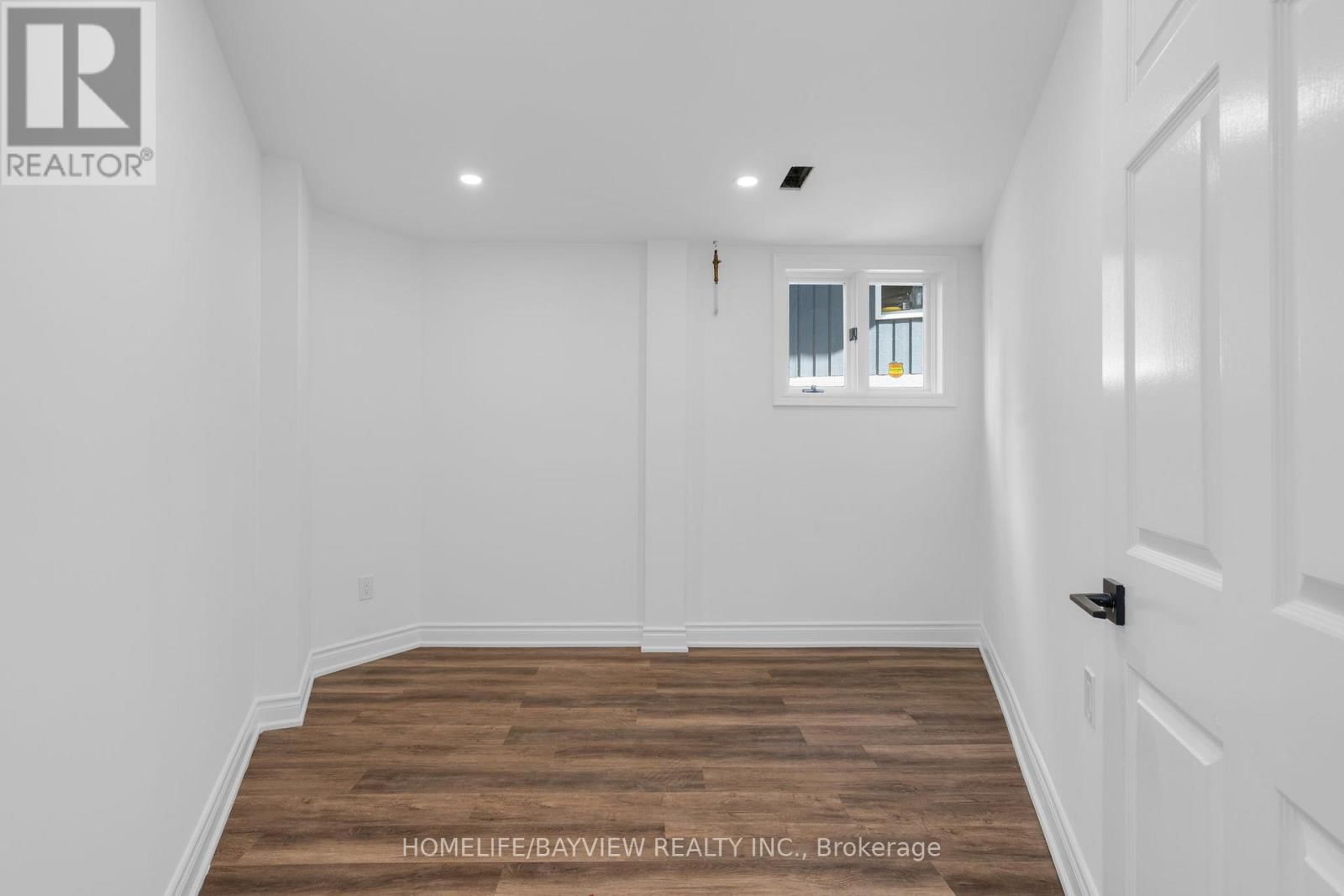 23 COUNTRY CLUB LANE Image 36