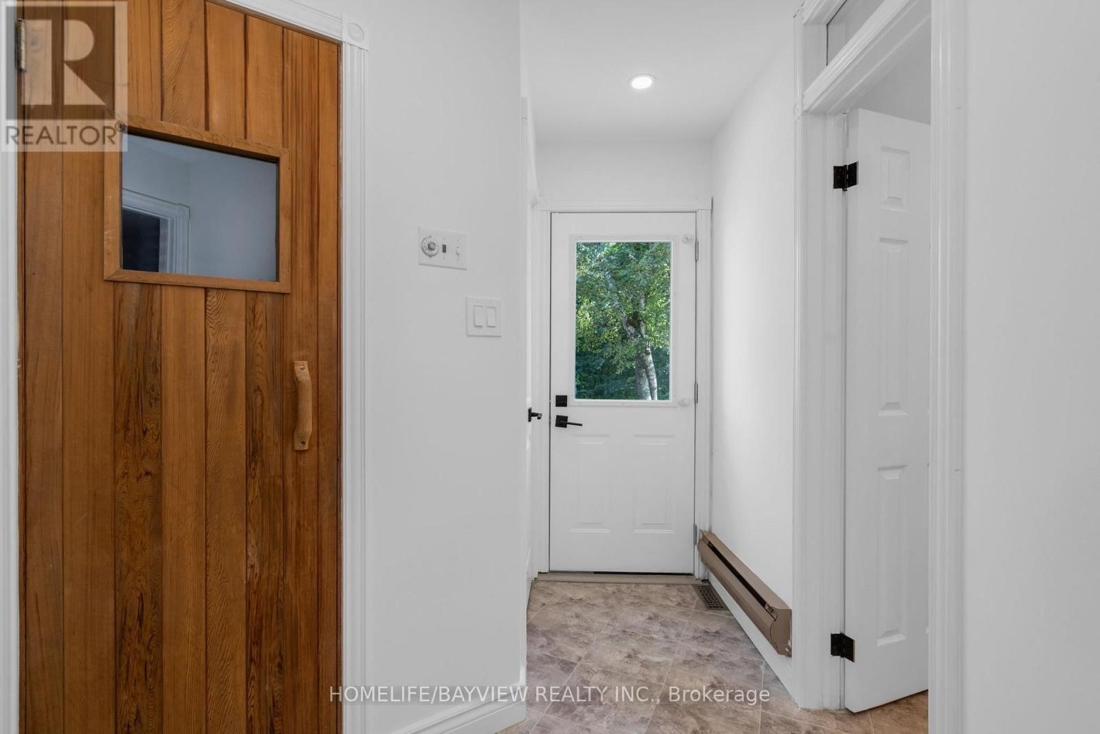 23 COUNTRY CLUB LANE Image 37