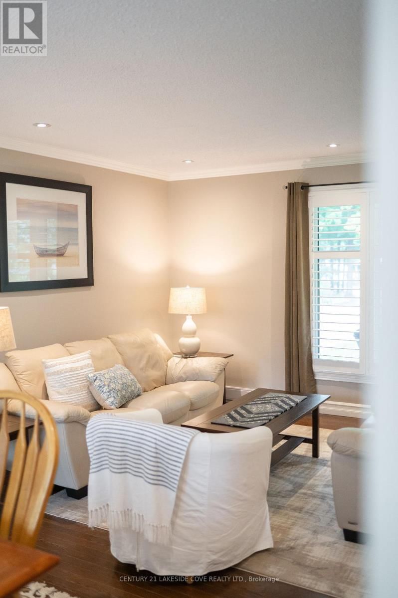 27 THICKETWOOD PLACE Image 5