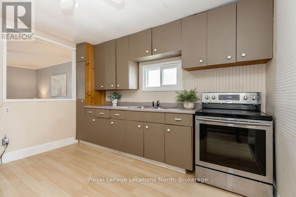 221 SPRUCE STREET Image 12