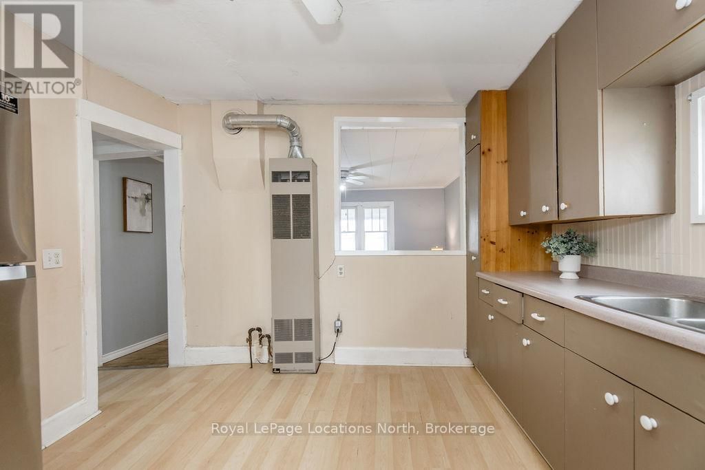 221 SPRUCE STREET Image 13