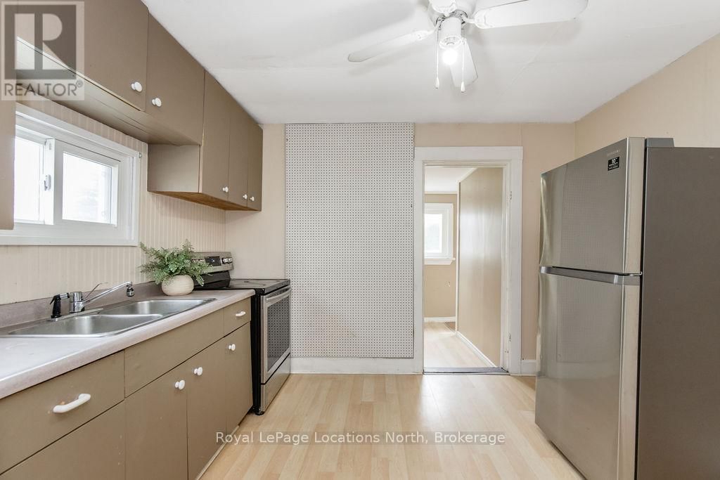 221 SPRUCE STREET Image 15