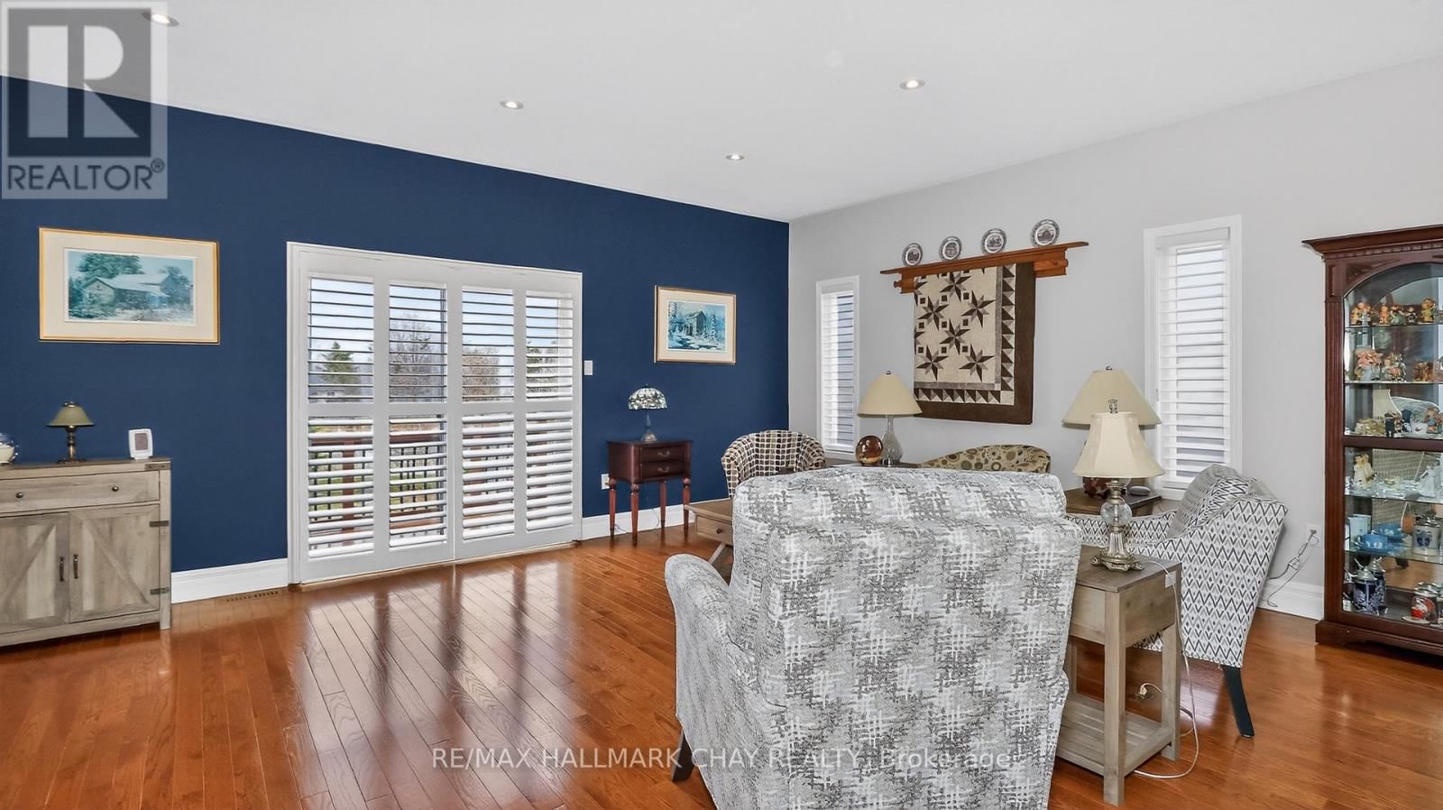 205 COUNTRY LANE Image 12