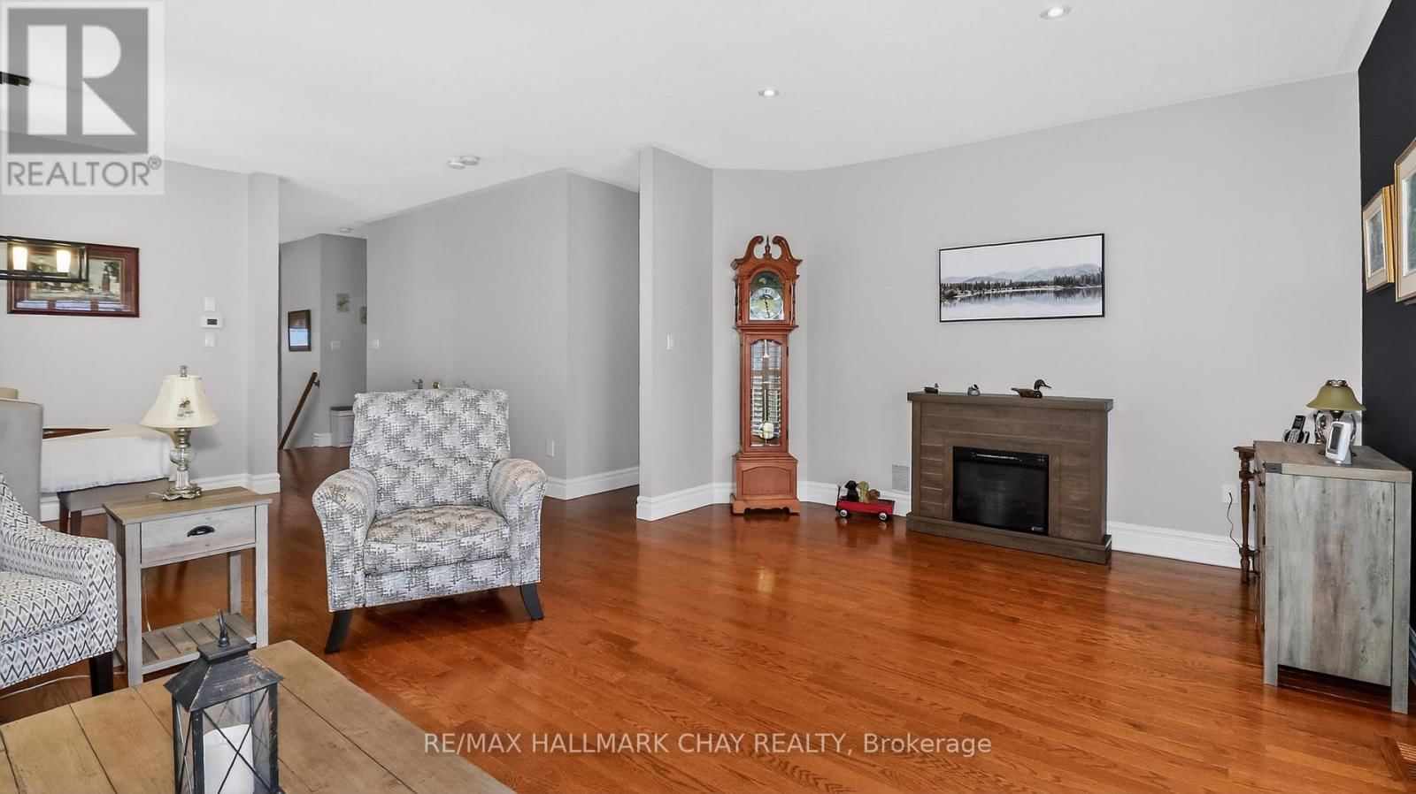 205 COUNTRY LANE Image 15