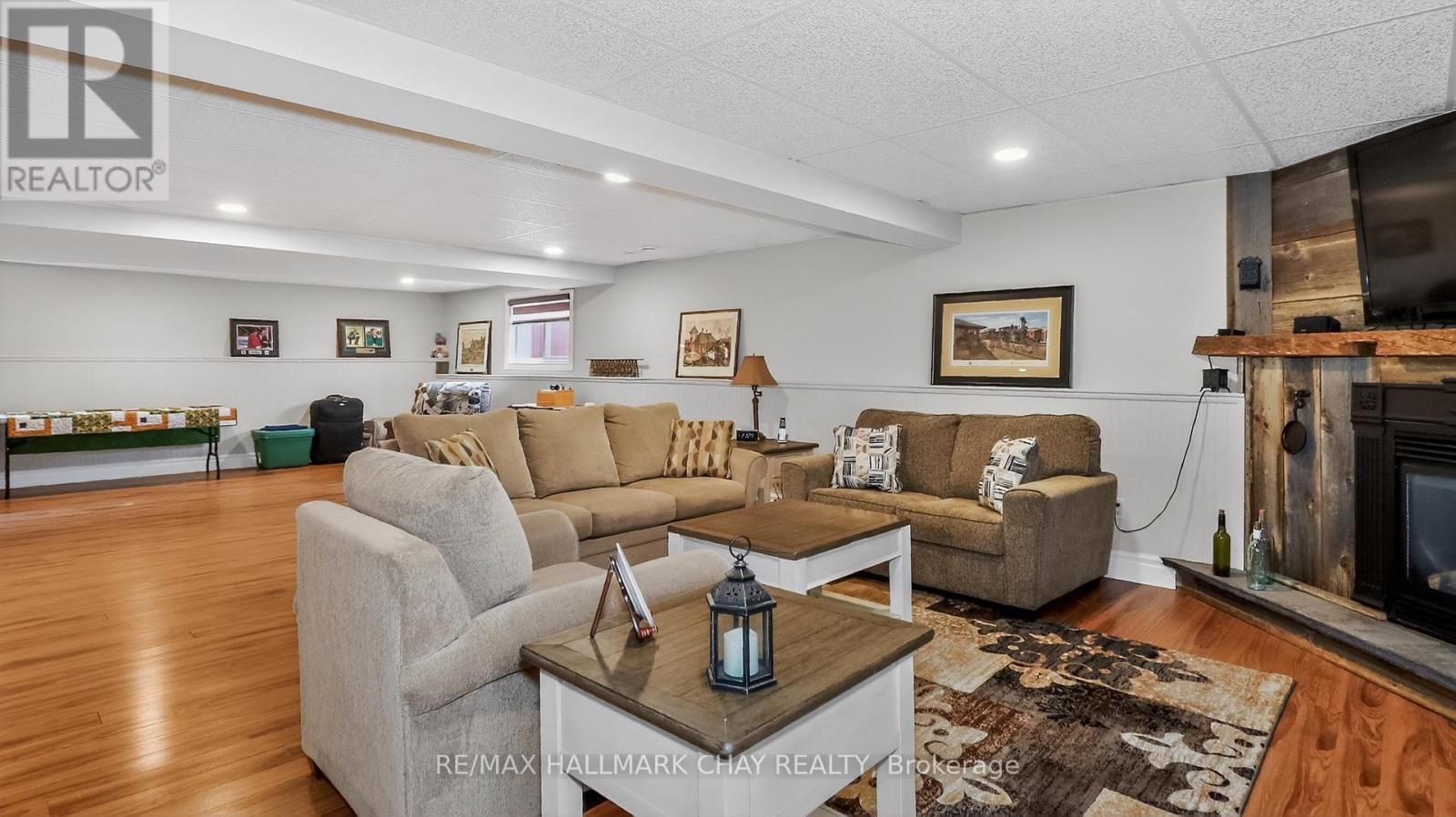 205 COUNTRY LANE Image 27