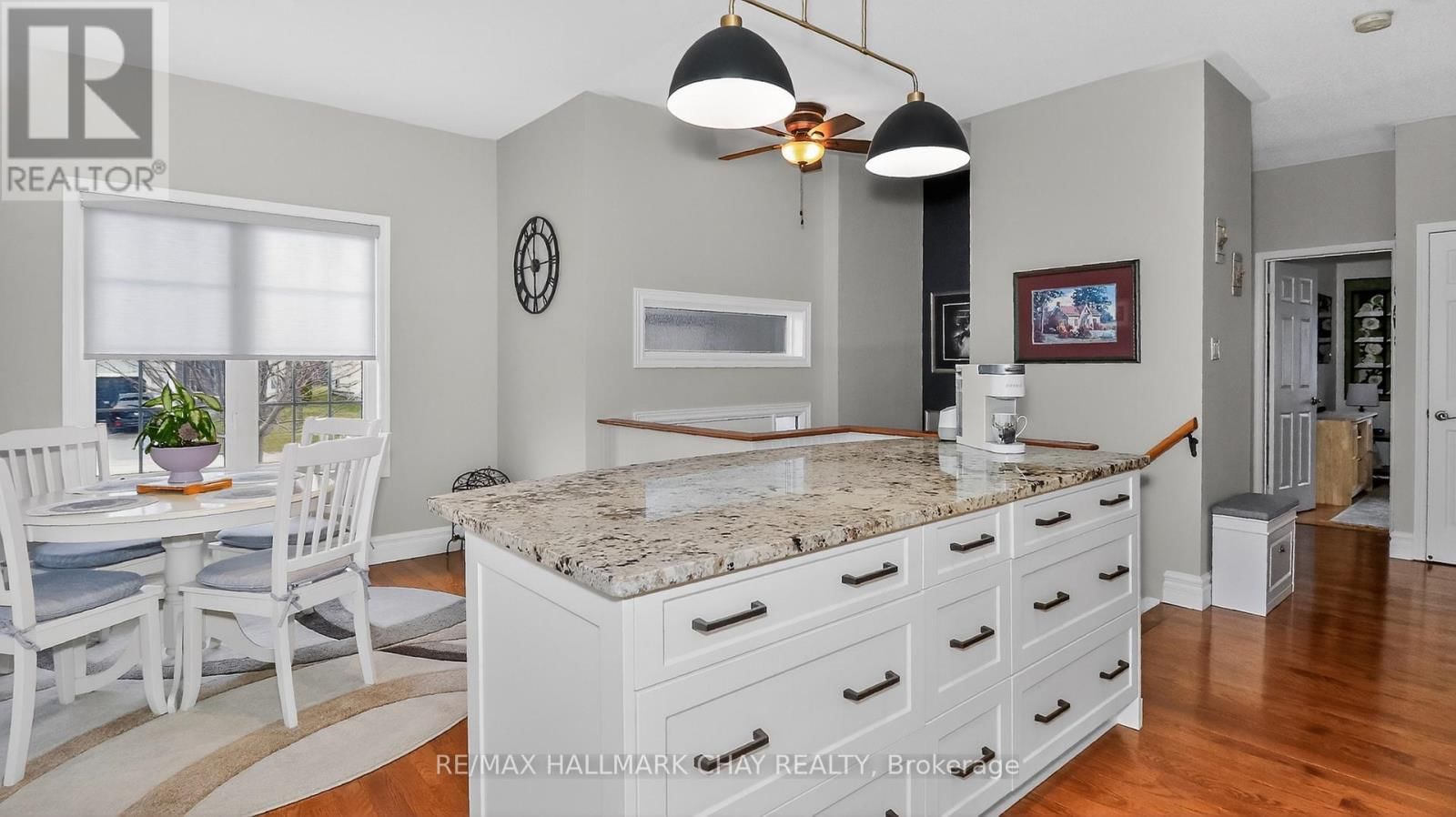 205 COUNTRY LANE Image 9