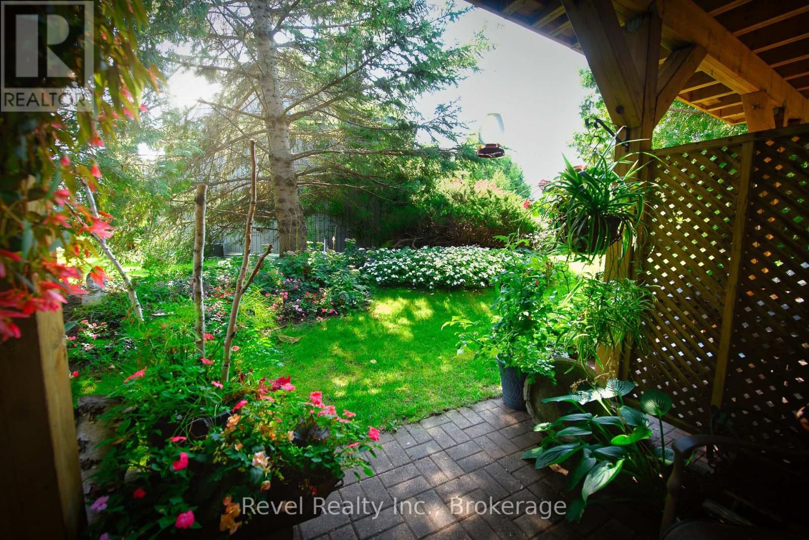 51 - 145 FAIRWAY CRESCENT Image 11