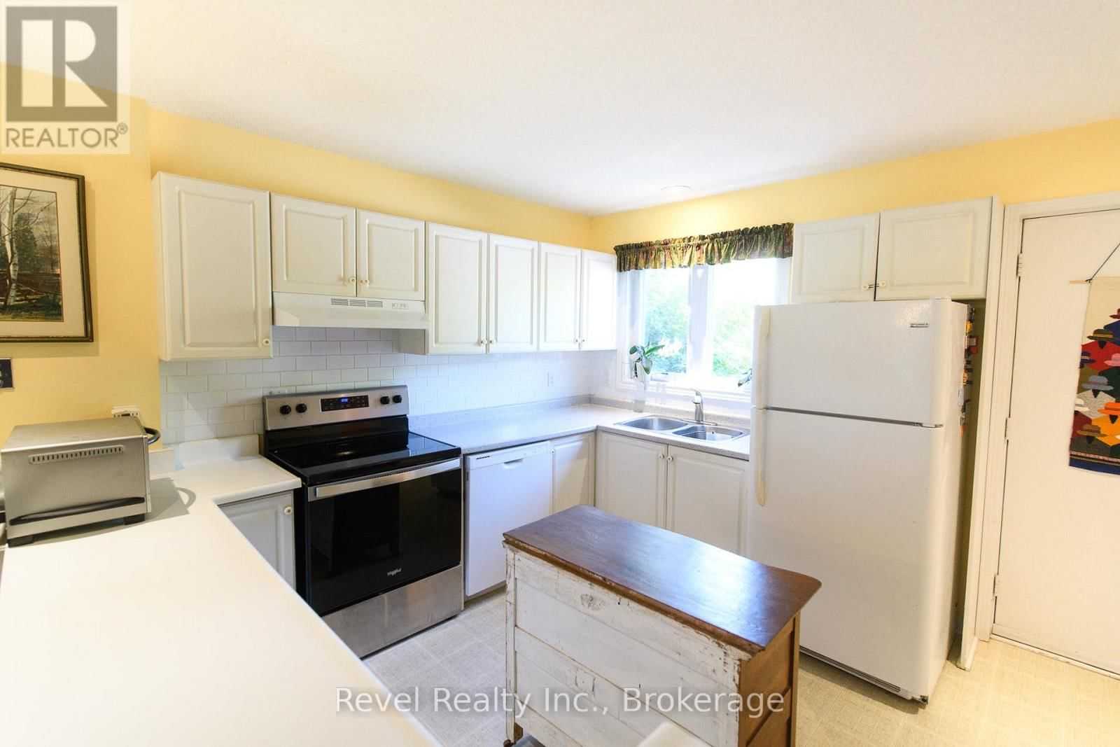 51 - 145 FAIRWAY CRESCENT Image 2