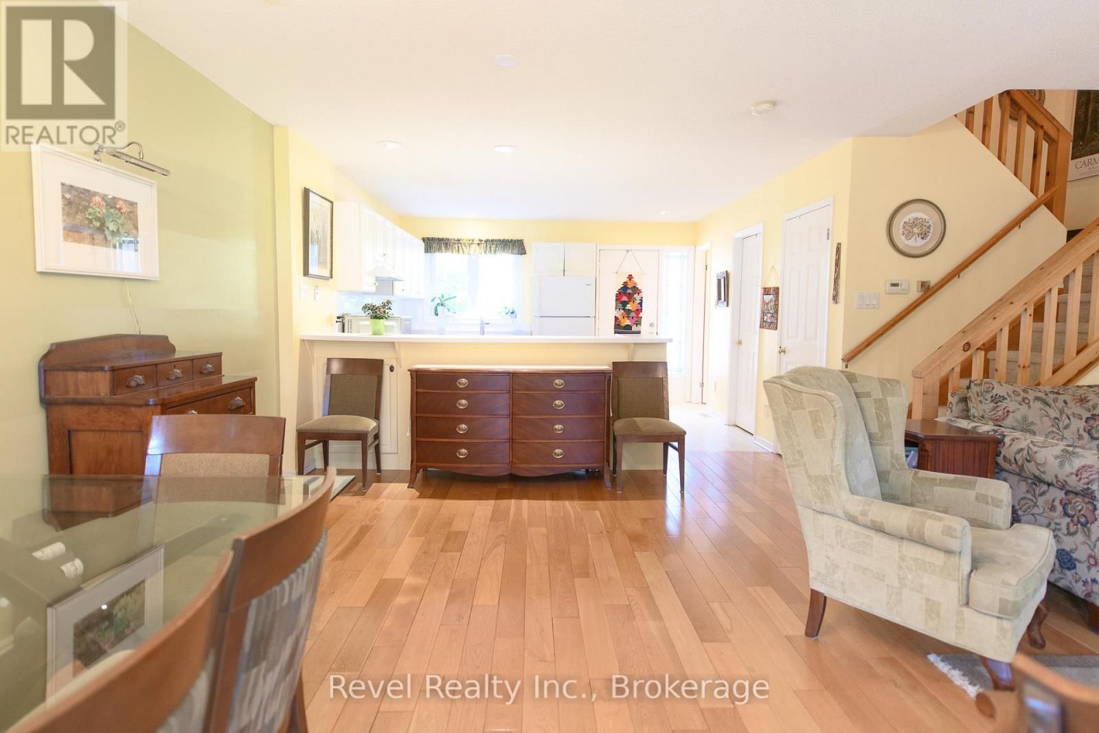 51 - 145 FAIRWAY CRESCENT Image 4