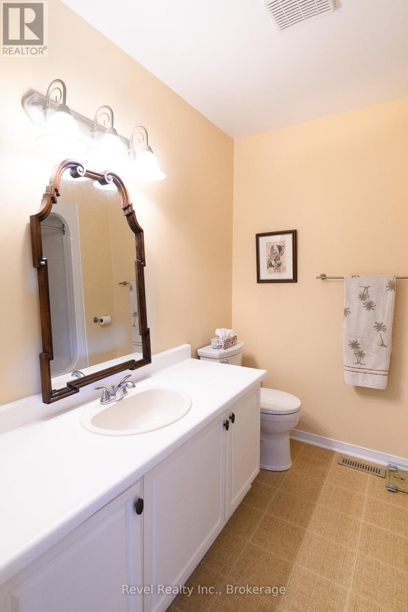 51 - 145 FAIRWAY CRESCENT Image 8