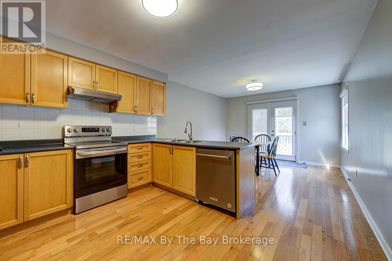 3 EVERGREEN CRESCENT Image 11