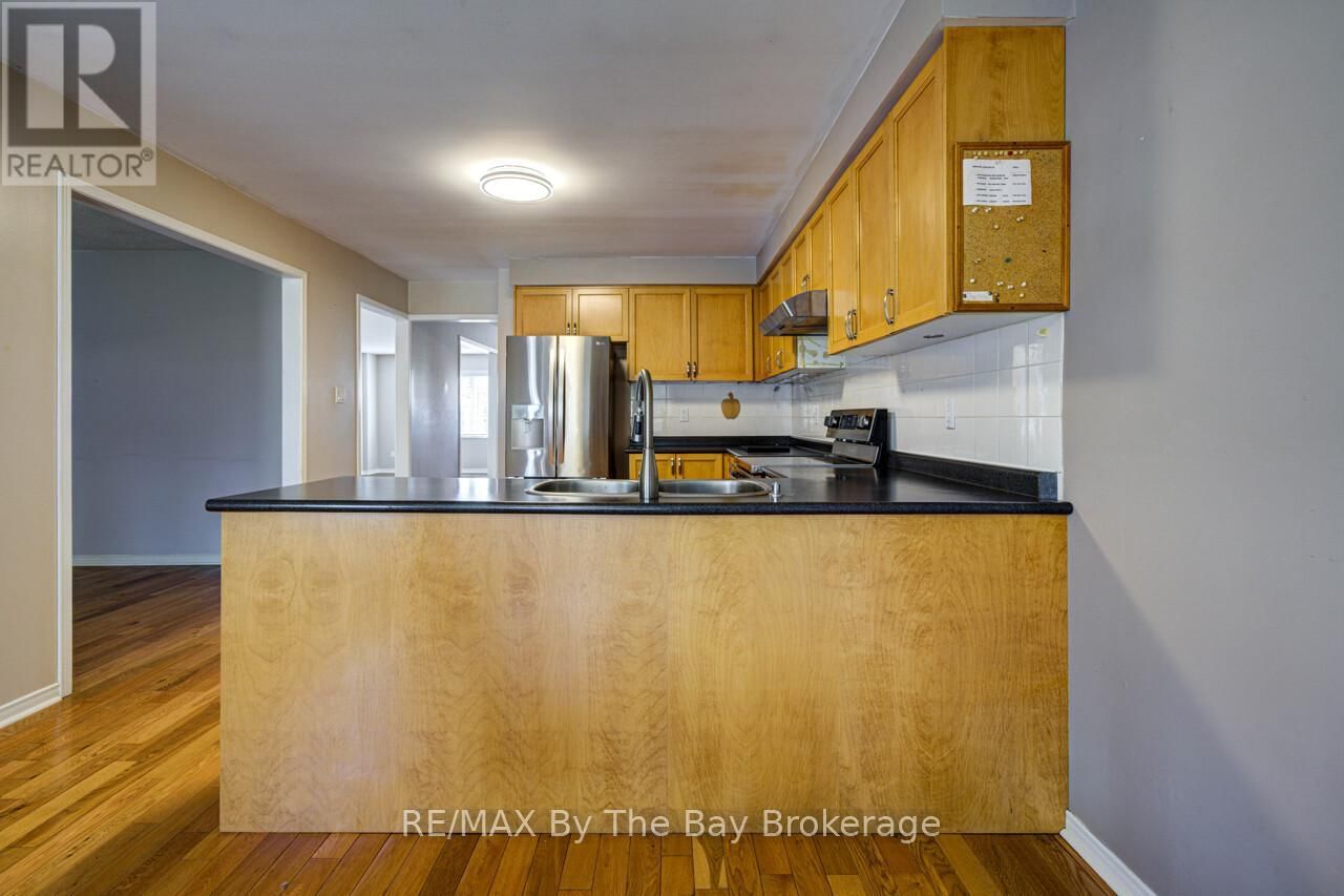 3 EVERGREEN CRESCENT Image 14