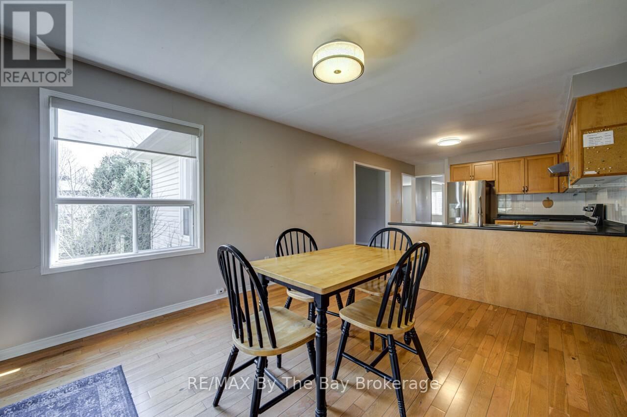 3 EVERGREEN CRESCENT Image 16