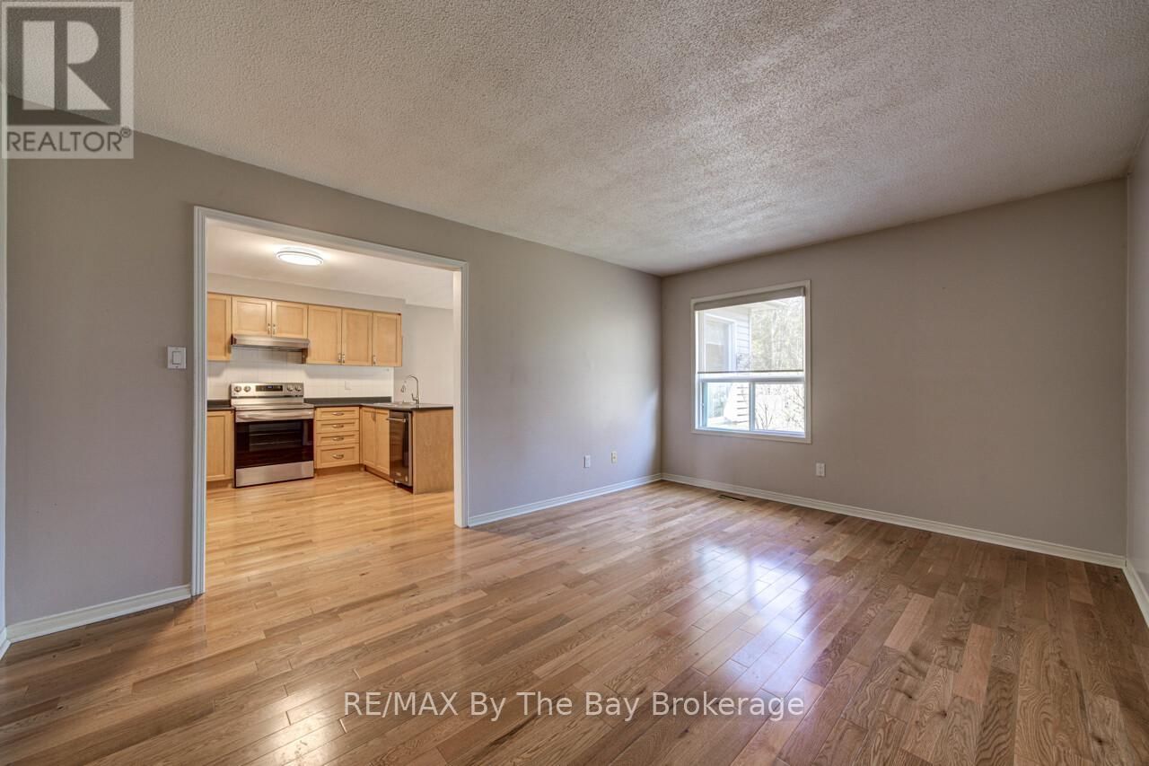 3 EVERGREEN CRESCENT Image 17