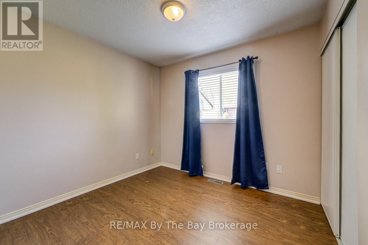 3 EVERGREEN CRESCENT Image 19