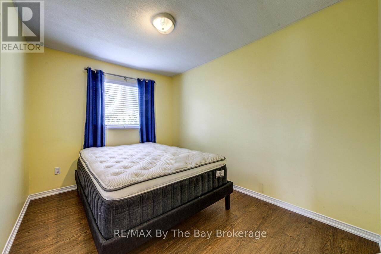 3 EVERGREEN CRESCENT Image 21