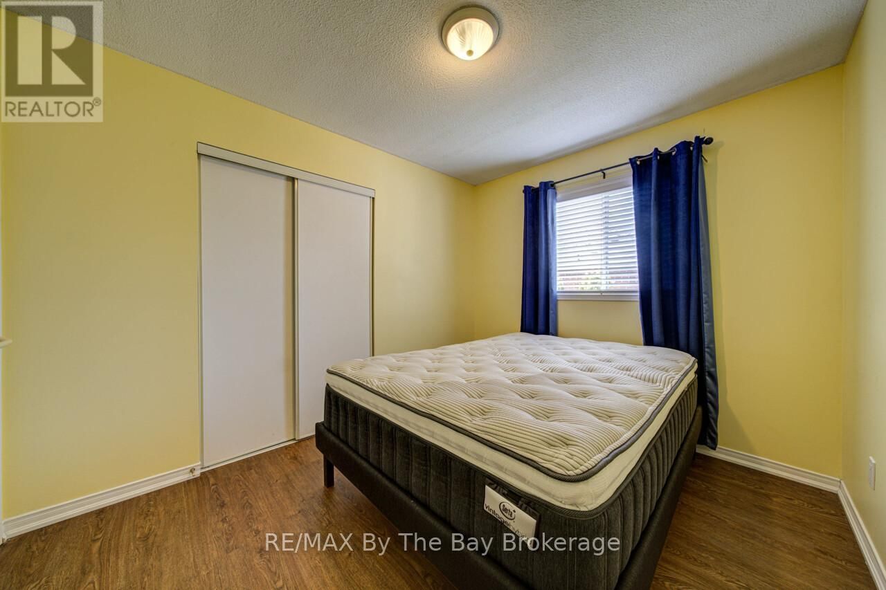 3 EVERGREEN CRESCENT Image 22