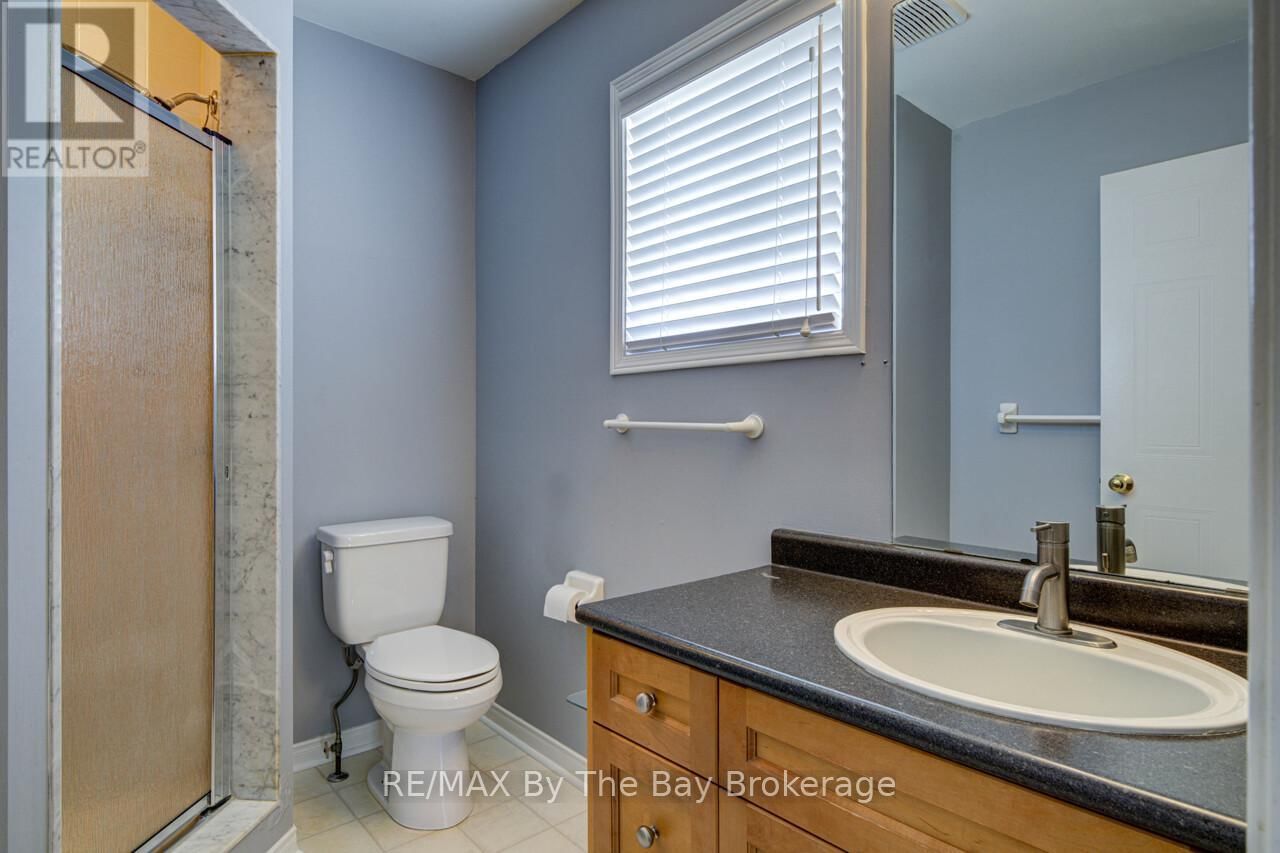 3 EVERGREEN CRESCENT Image 25