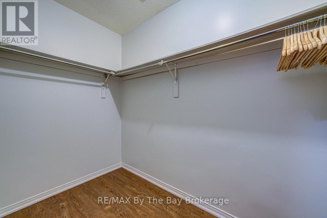 3 EVERGREEN CRESCENT Image 26