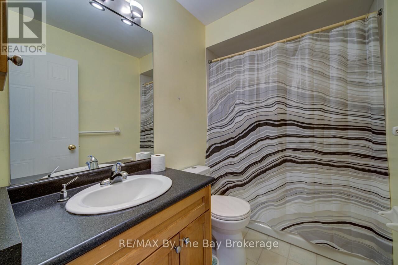 3 EVERGREEN CRESCENT Image 27