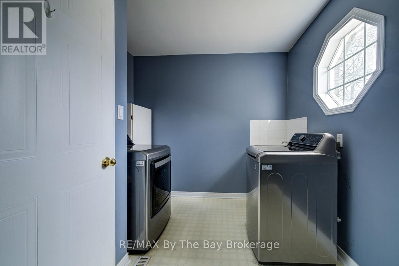 3 EVERGREEN CRESCENT Image 28