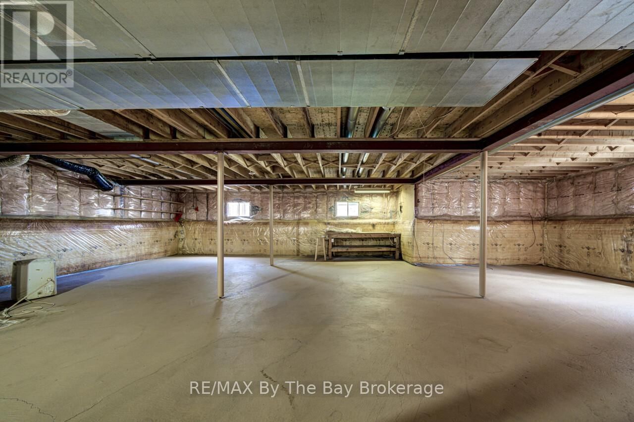 3 EVERGREEN CRESCENT Image 32