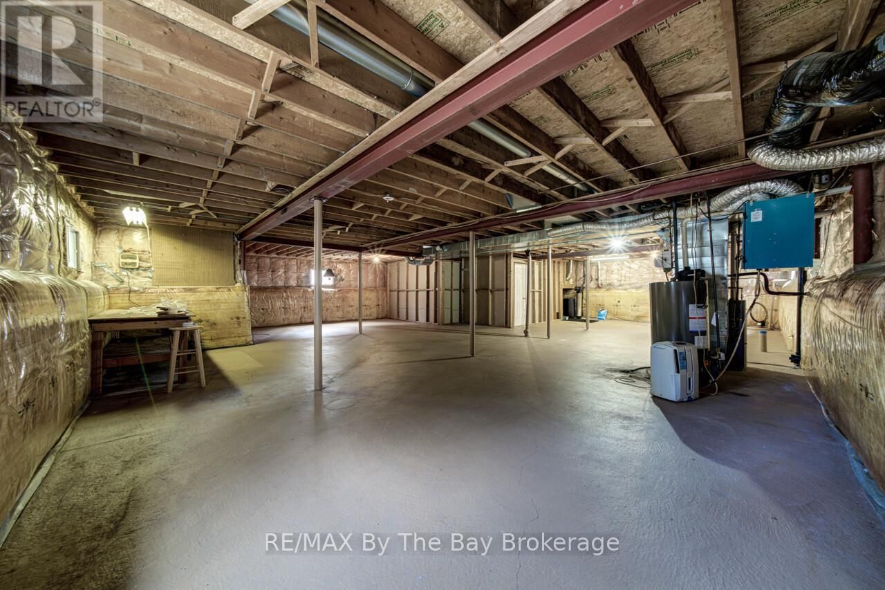 3 EVERGREEN CRESCENT Image 34