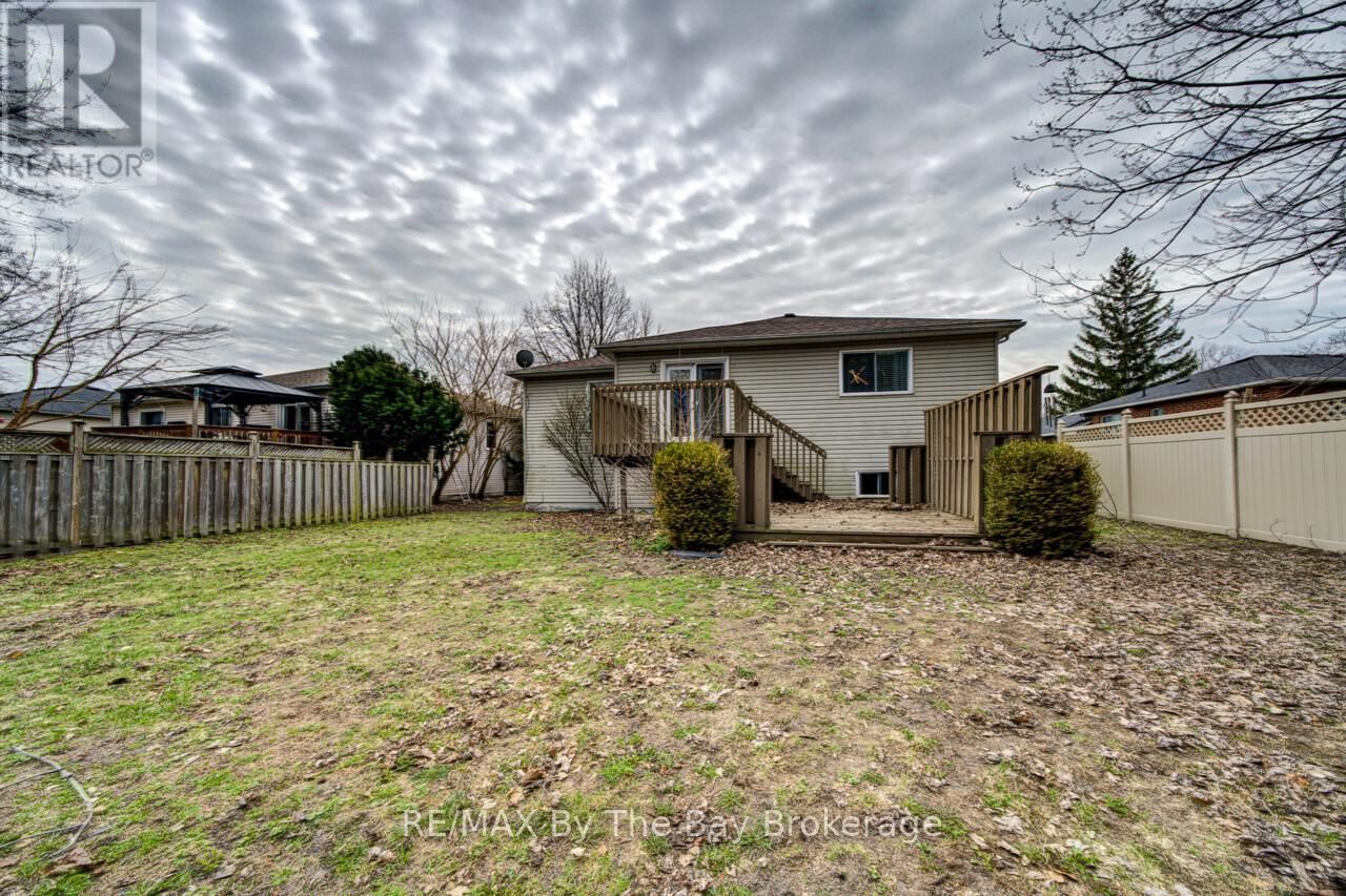 3 EVERGREEN CRESCENT Image 40