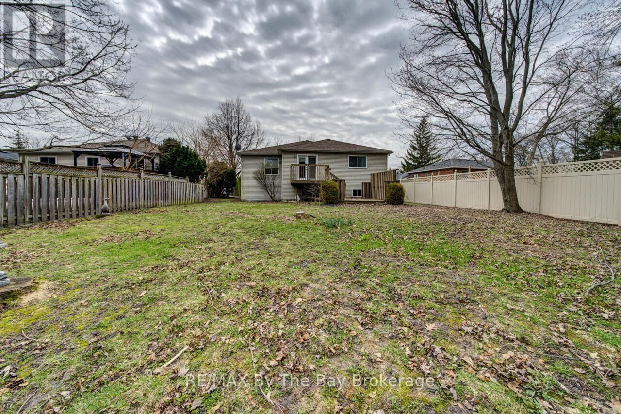 3 EVERGREEN CRESCENT Image 43