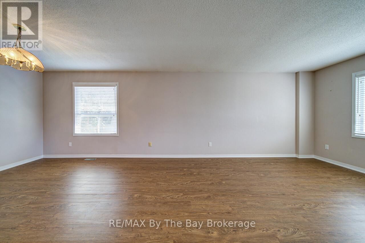 3 EVERGREEN CRESCENT Image 5