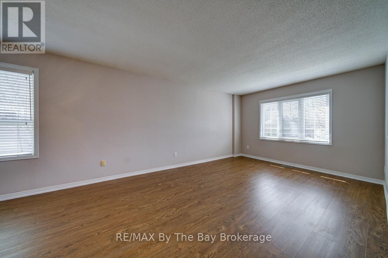 3 EVERGREEN CRESCENT Image 7