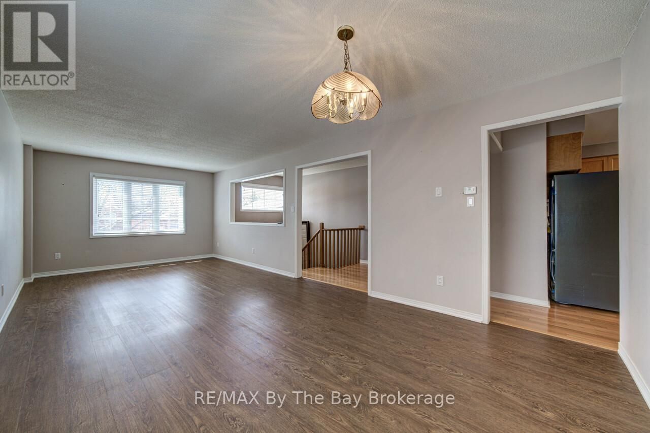 3 EVERGREEN CRESCENT Image 9