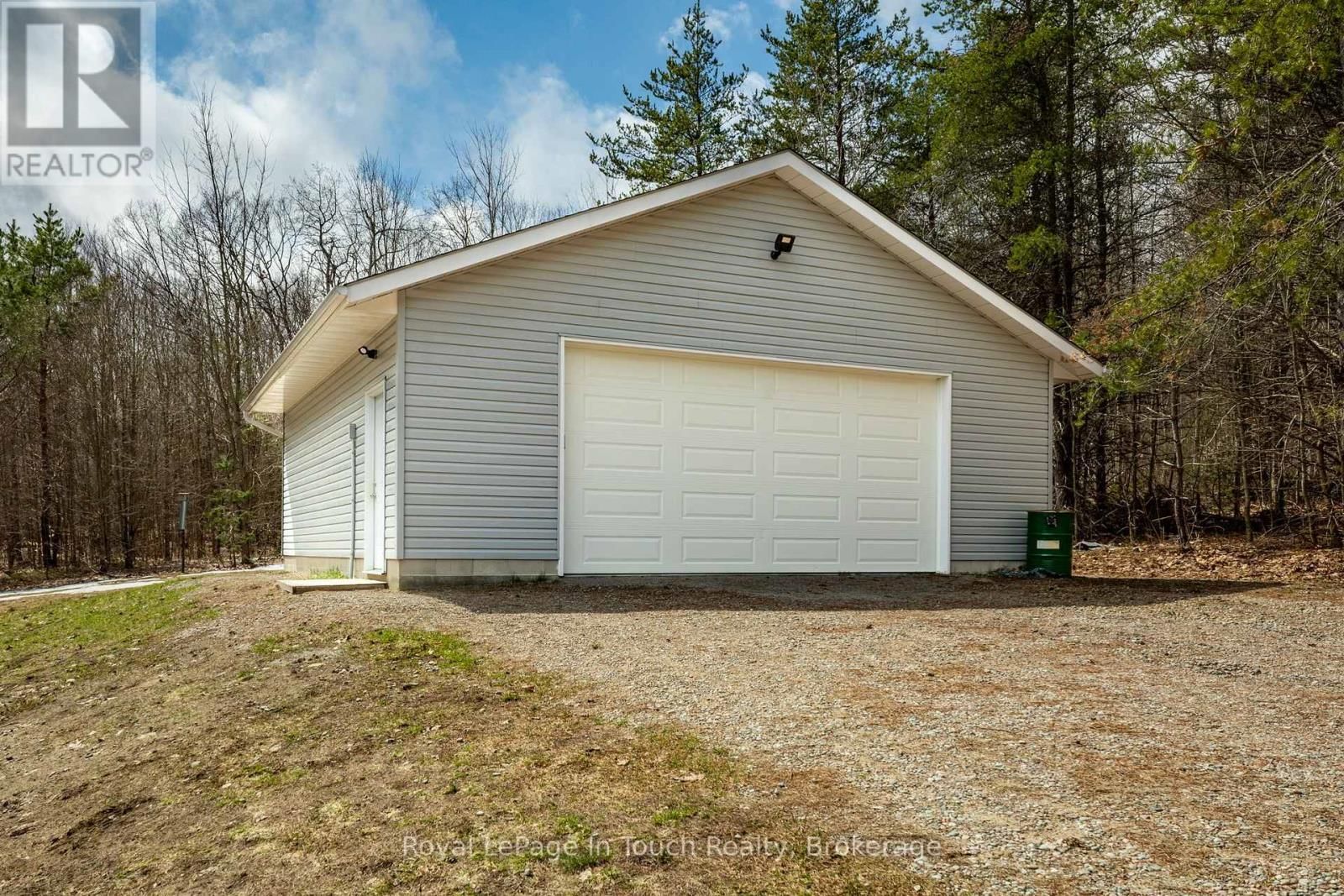 756 CHAMPLAIN ROAD Image 13