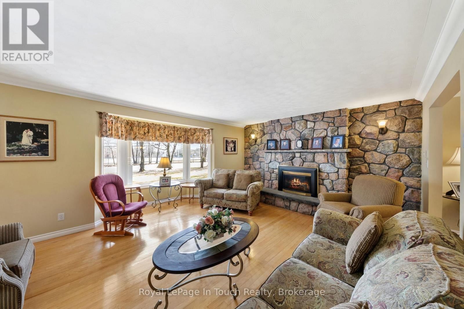 756 CHAMPLAIN ROAD Image 21