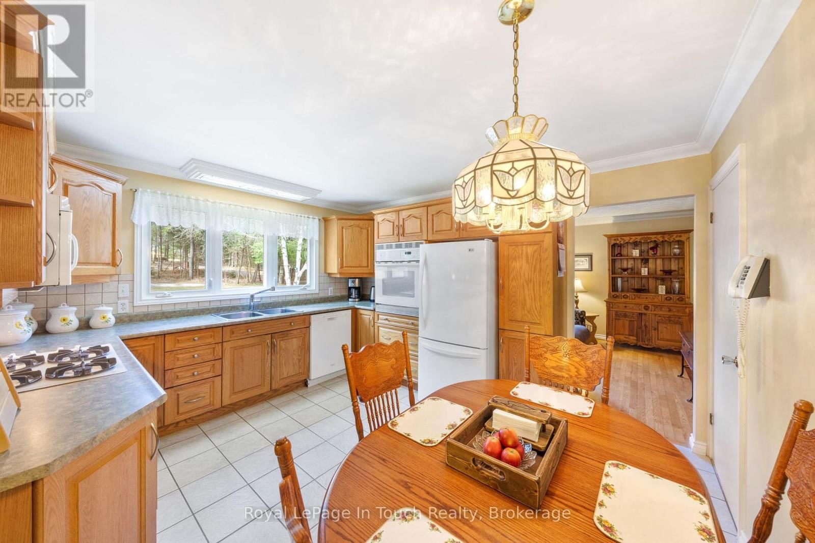 756 CHAMPLAIN ROAD Image 24