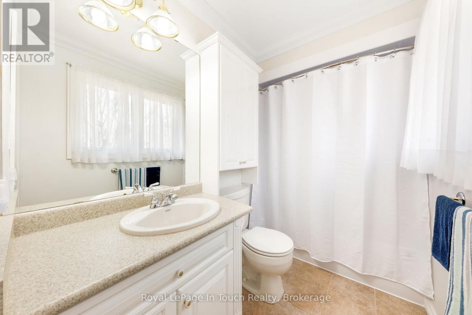 756 CHAMPLAIN ROAD Image 32