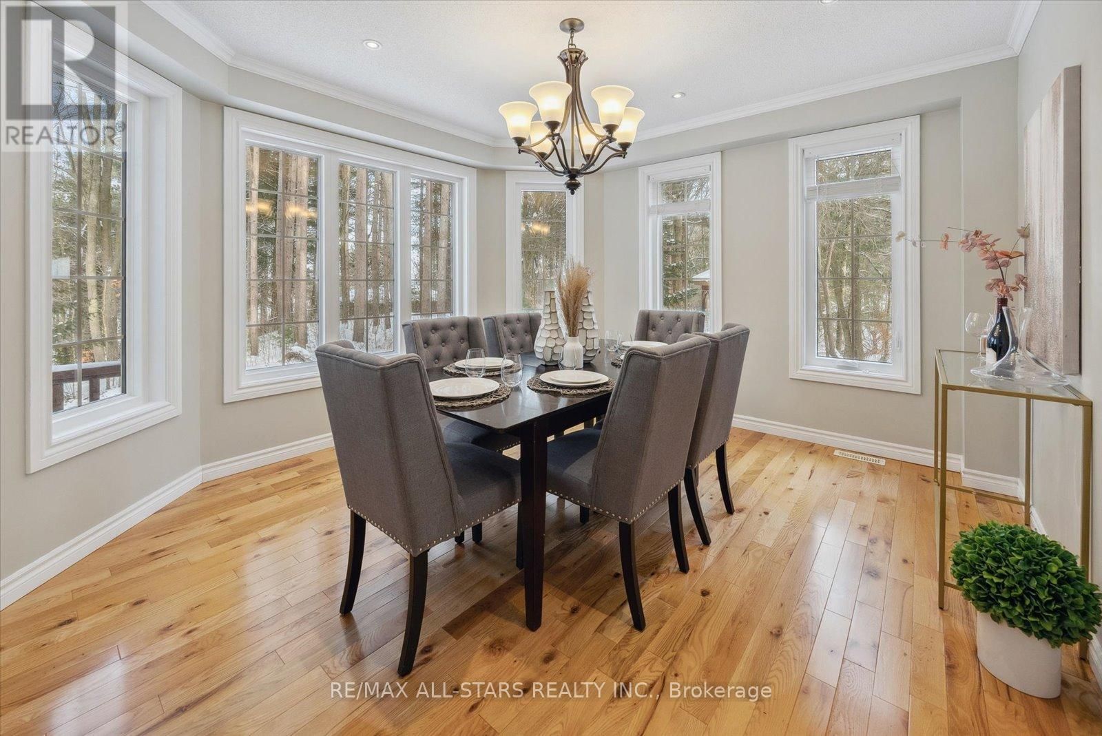 29 ROBERT BOULEVARD Image 11