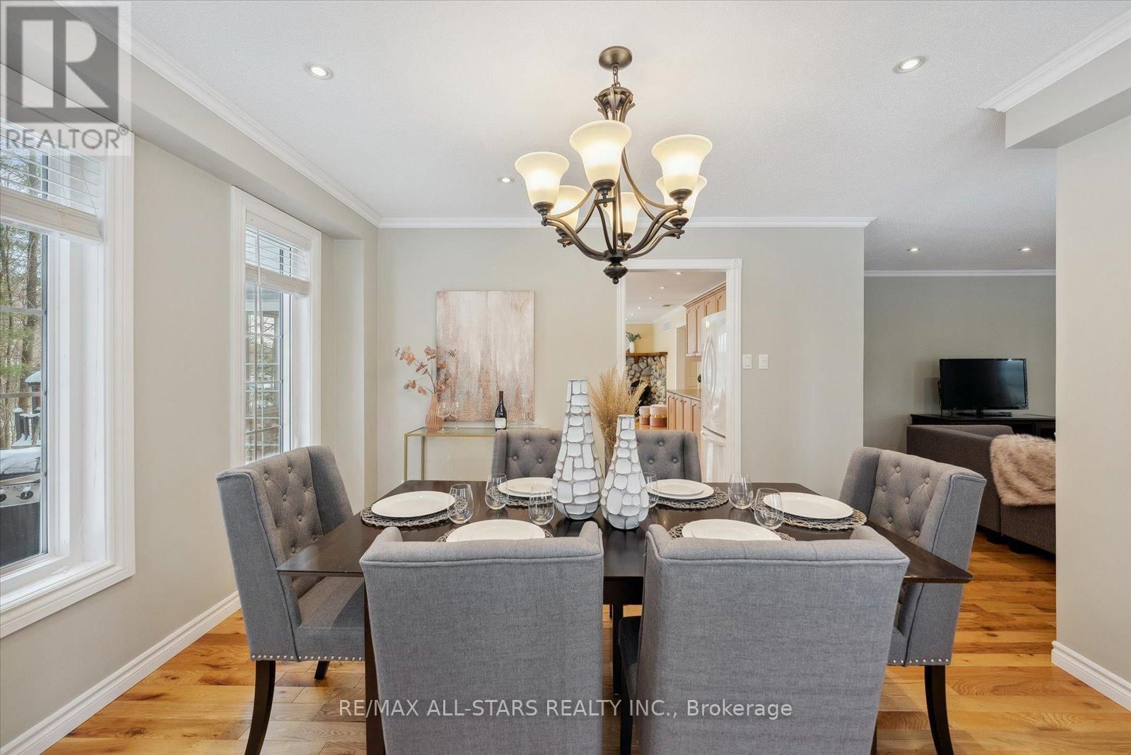 29 ROBERT BOULEVARD Image 12