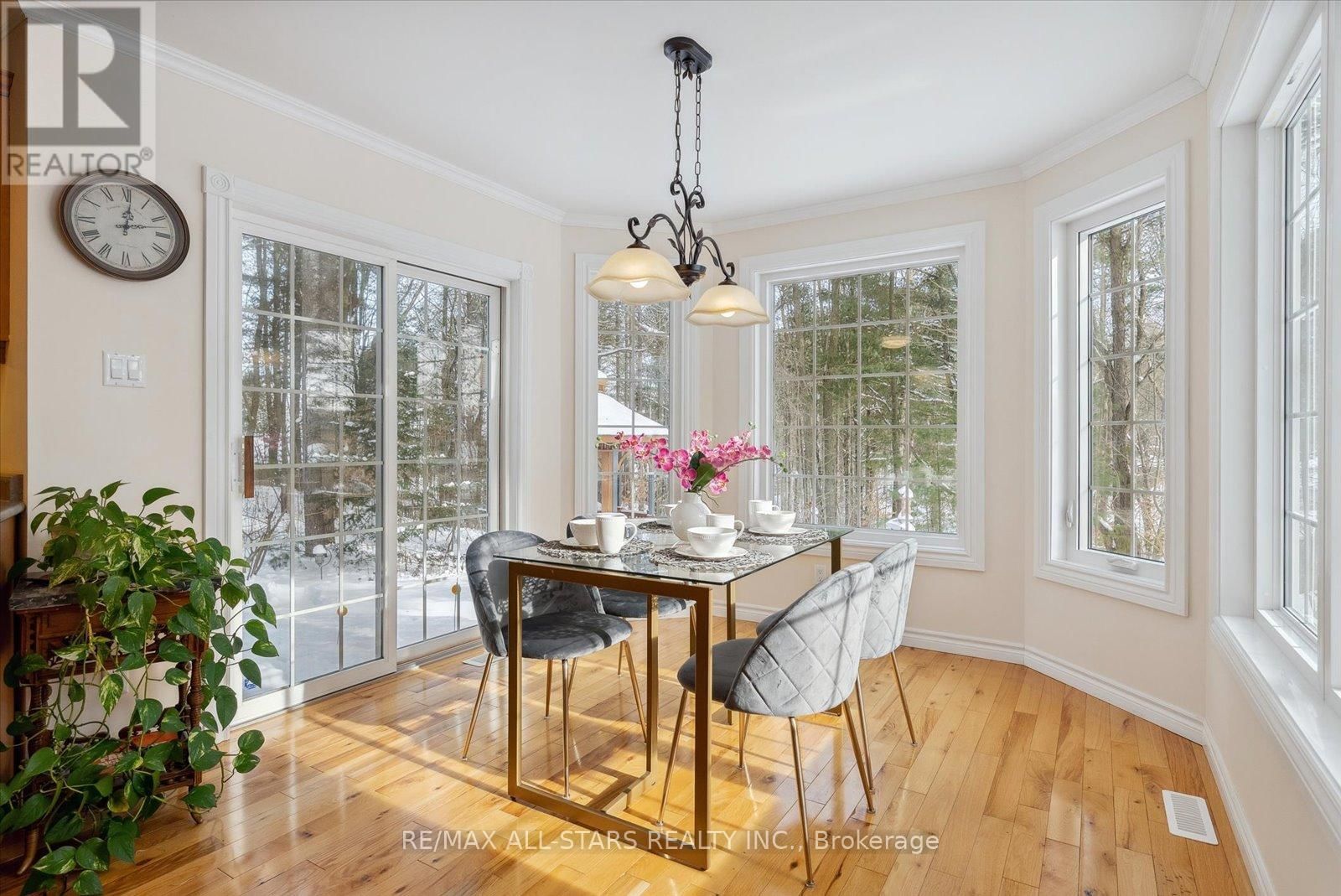 29 ROBERT BOULEVARD Image 15