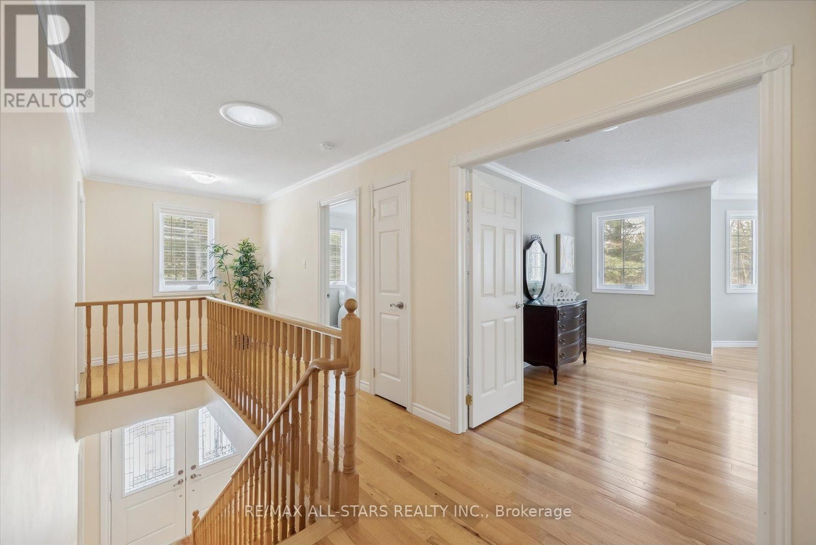 29 ROBERT BOULEVARD Image 23