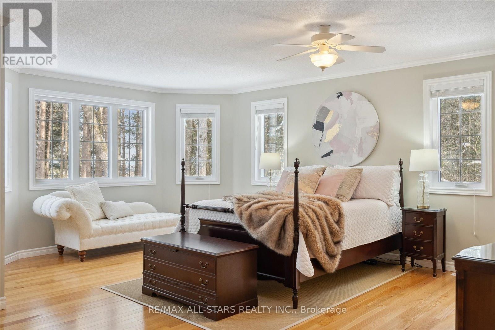 29 ROBERT BOULEVARD Image 24