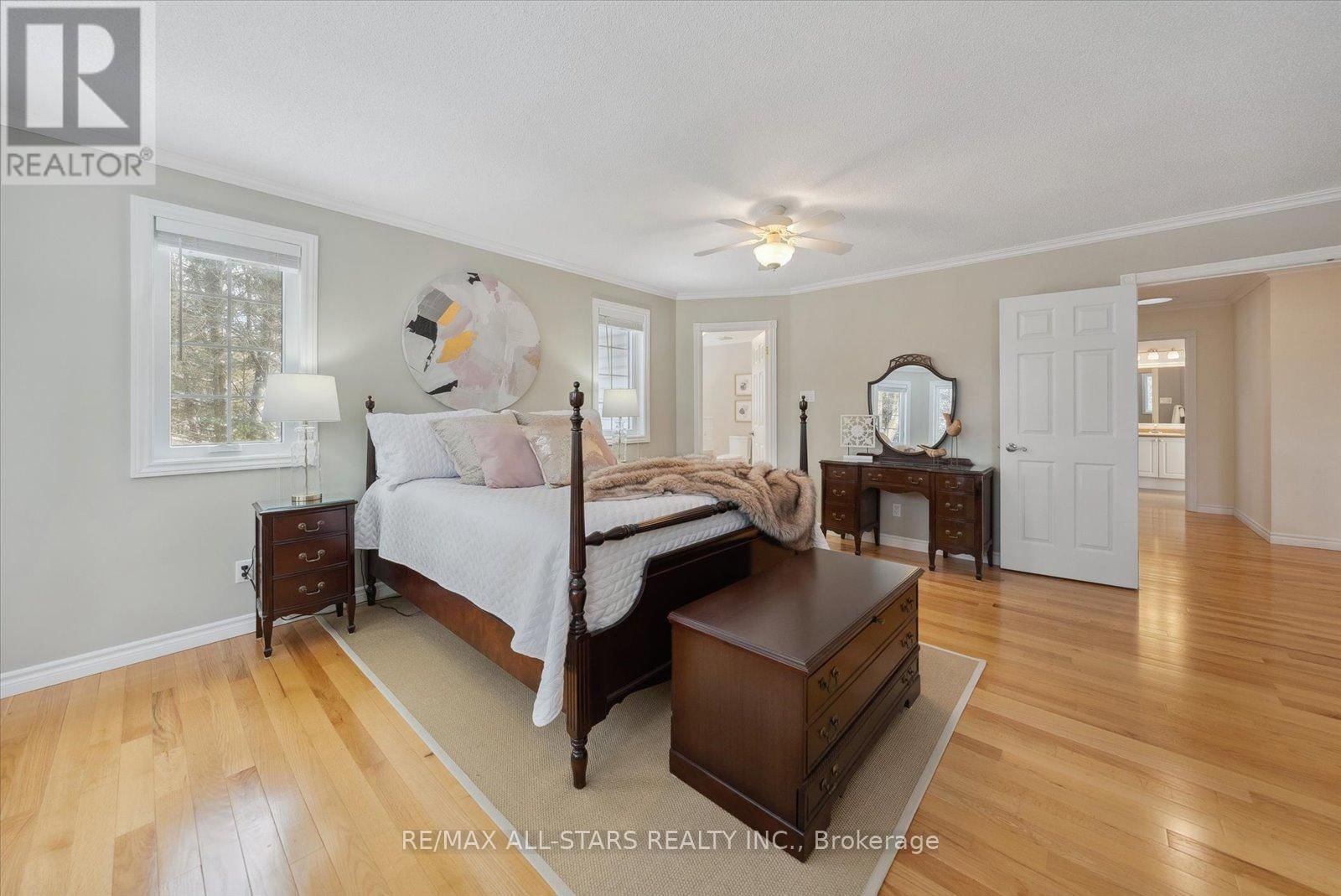 29 ROBERT BOULEVARD Image 26