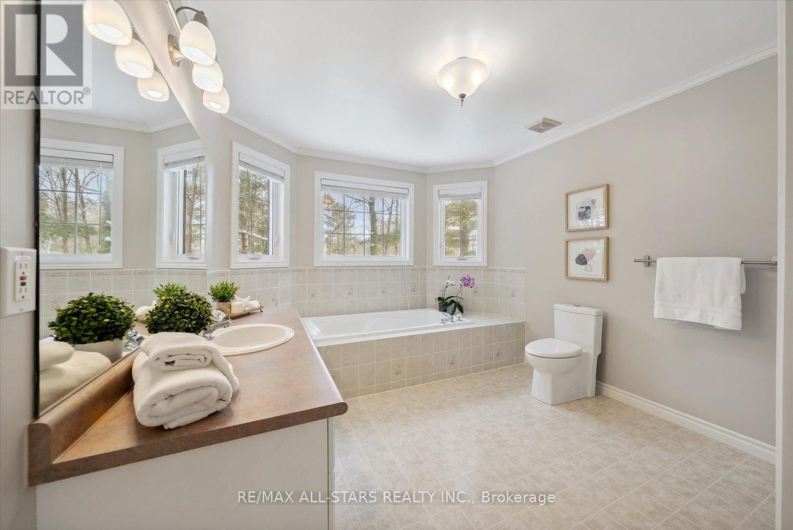 29 ROBERT BOULEVARD Image 27