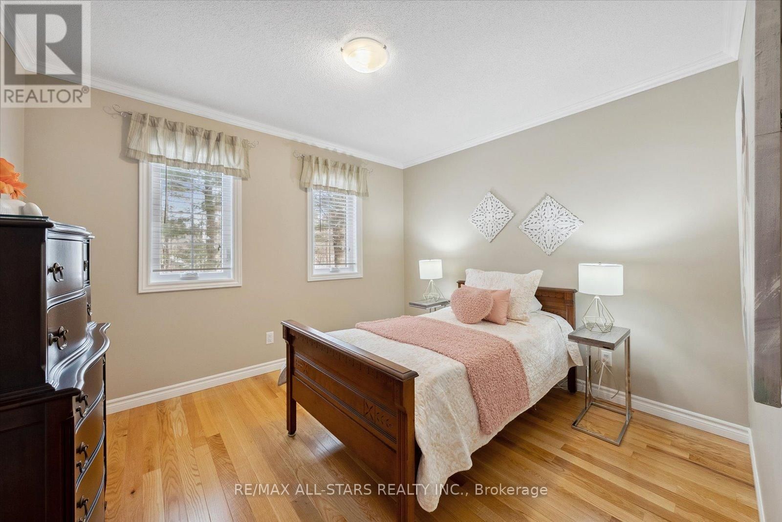 29 ROBERT BOULEVARD Image 29