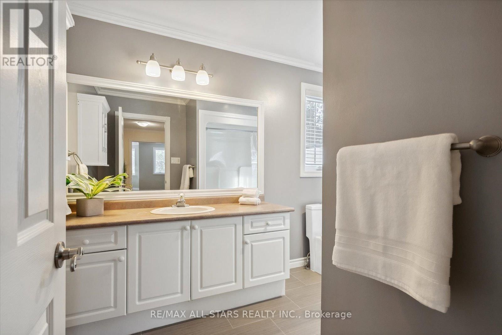 29 ROBERT BOULEVARD Image 30