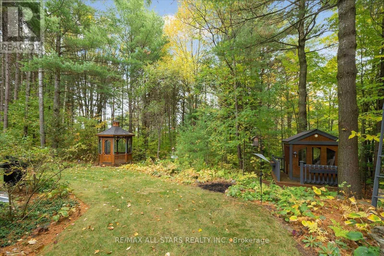 29 ROBERT BOULEVARD Image 36