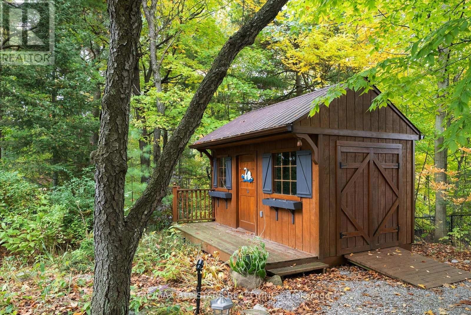 29 ROBERT BOULEVARD Image 37