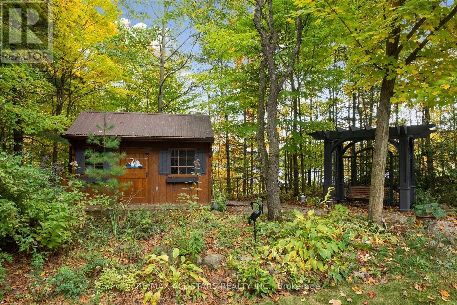 29 ROBERT BOULEVARD Image 38