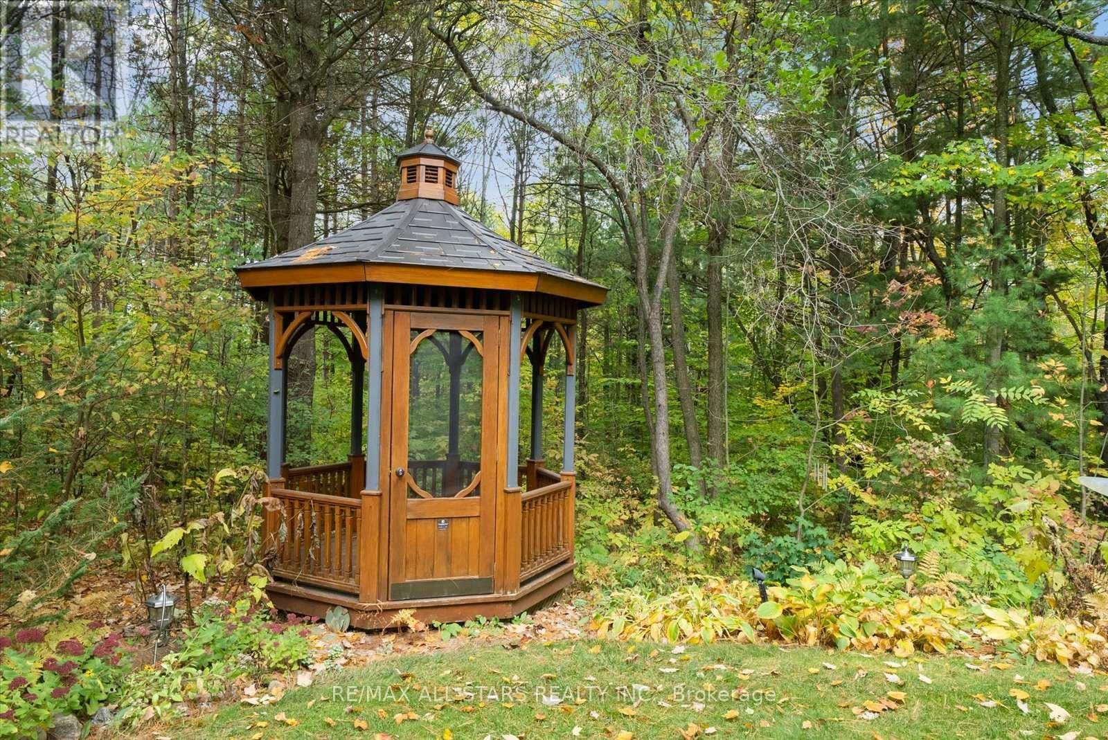 29 ROBERT BOULEVARD Image 39