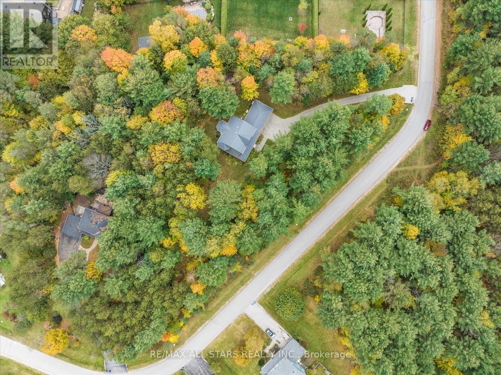 29 ROBERT BOULEVARD Image 41